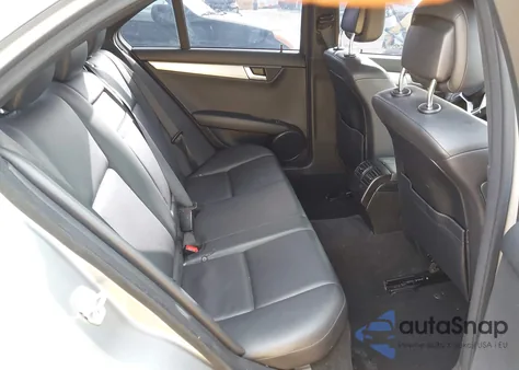 2013 Mercedes-Benz C 300 Sport 4Matic z USA, uszkodzony, nr VIN WDDGF8AB4DR245564